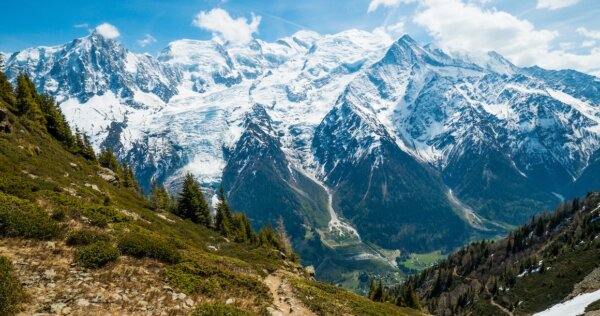 A trail leads your eye to the grant Mont Blanc