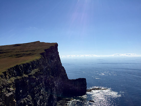 A picture of a beautiful cliff in Iceland.