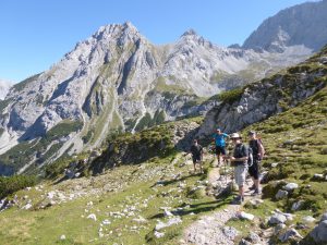 5 reasons why you should book a guided trek
